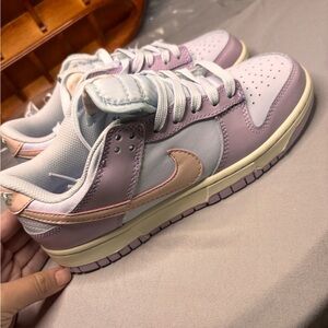 Nike Light Purple and Cream Sneakers